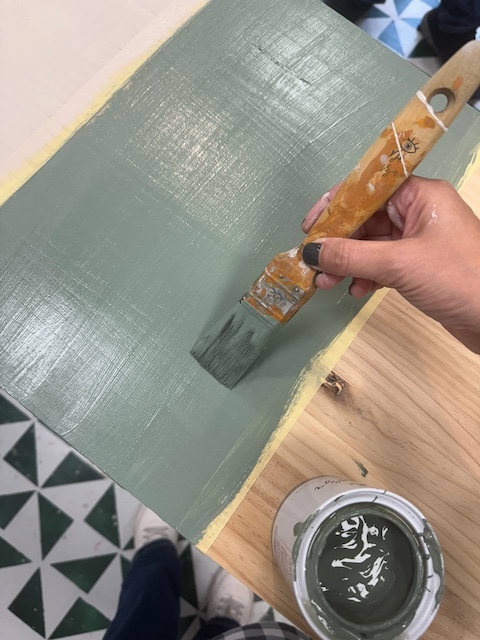 Como pintar madera con pintura a la tiza Humo Verde