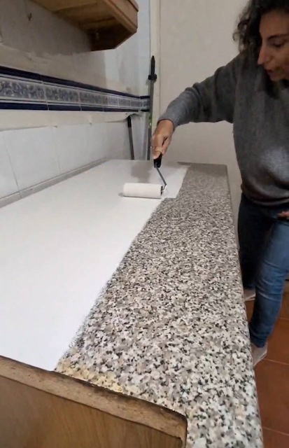 Aplicamos la pintura en Blanco Pergamino