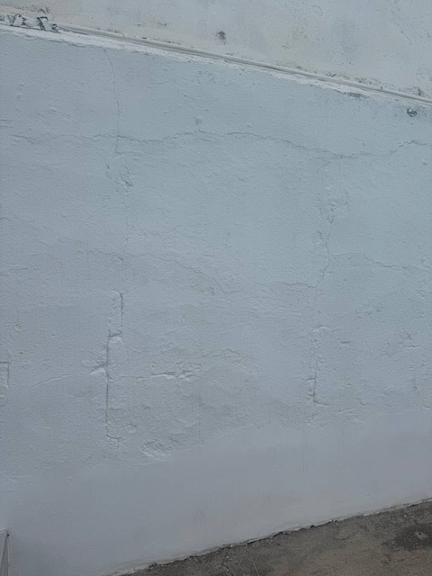 Pared con imperfecciones antes de pintar